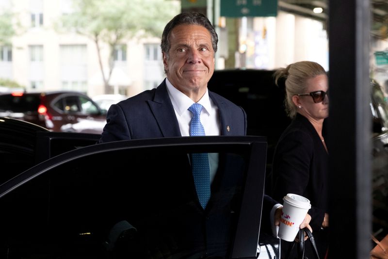 &copy; Reuters. FILE PHOTO: New York Governor Andrew Cuomo arrives to depart in his helicopter after announcing his resignation in Manhattan, New York City, U.S., August 10, 2021. REUTERS/Caitlin Ochs/File Photo