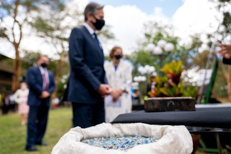 © Reuters. Used plastic material which is converted into bricks are displayed during an Oceans Plastics event as U.S. Secretary of State Antony Blinken visits at the United Nations Environment Programme headquarters in Nairobi, Kenya November 18, 2021. Andrew Harnik/Pool via REUTERS