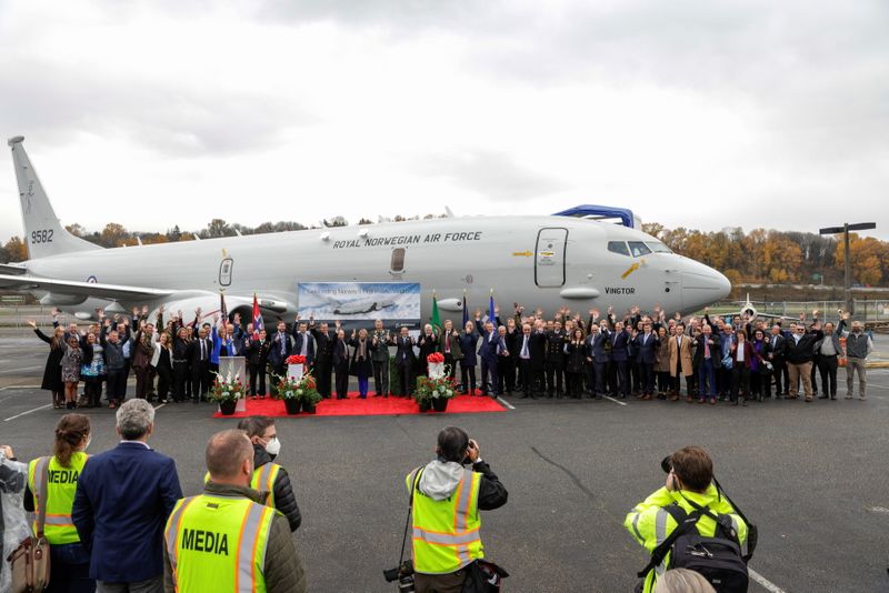 © Reuters. Norwegian, American and Boeing officials pose for a group photo at a delivery ceremony of the first P-8A Poseidon maritime patrol aircraft for Norway at Boeing Field in Seattle, Washington, U.S. November 18, 2021. REUTERS/Jason Redmond