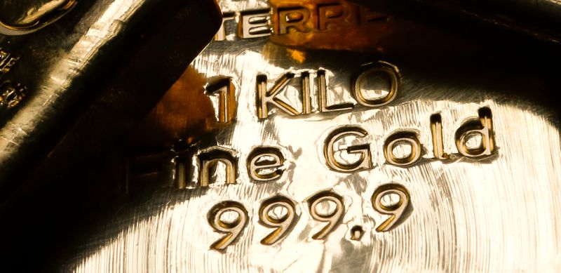 &copy; Reuters. Gold bars are seen in the Austrian Mint (Muenze Oesterreich) headquarters in Vienna April 23, 2013. The Austrian mint was first mentioned in papers in 1371 and is located in Vienna. In 2011, Muenze Oesterreich vended more than one million pieces of the Wi