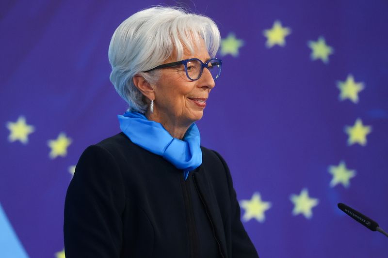 &copy; Reuters. A presidente do Banco Central Europeu (BCE), Christine Lagarde, fala enquanto participa de uma coletiva de imprensa sobre a reunião do Conselho do BCE, em Frankfurt, Alemanha, em 28 de outubro de 2021. REUTERS/Kai Pfaffenbach