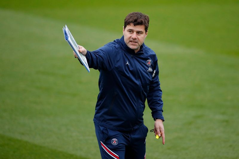 &copy; Reuters. Mauricio Pochettino comanda treinamento do Paris St Germain no centro de treinamento do clube
19/11/2021 REUTERS/Gonzalo Fuentes