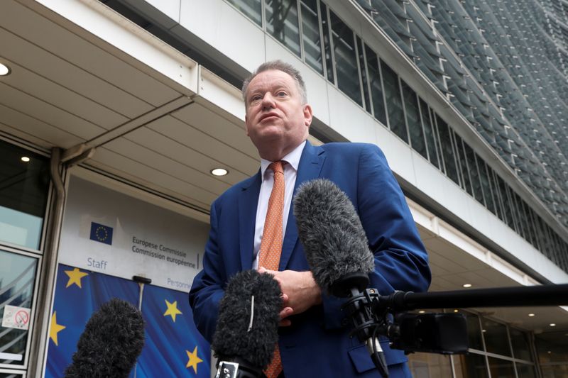 © Reuters. British Brexit Minister David Frost speaks to the media ahead of a meeting with European Commission Vice-President Maros Sefcovic in Brussels, Belgium November 19, 2021. REUTERS/Yves Herman
