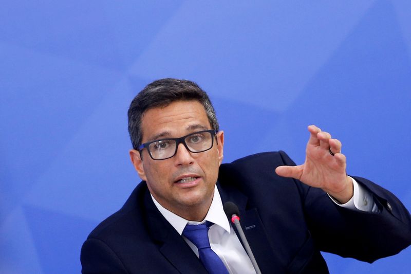 &copy; Reuters. FILE PHOTO: Brazil's central bank president, Roberto Campos Neto, attends a news conference, amid the coronavirus disease (COVID-19) outbreak, in Brasilia, Brazil April 7, 2020. REUTERS/Adriano Machado/File Photo