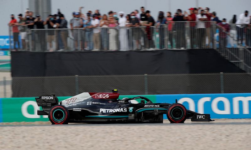 &copy; Reuters. Piloto Valtteri Bottas, da Mercedes, durante treino livre para GP do Catar de F1
19/11/2021
REUTERS/Hamad I Mohammed