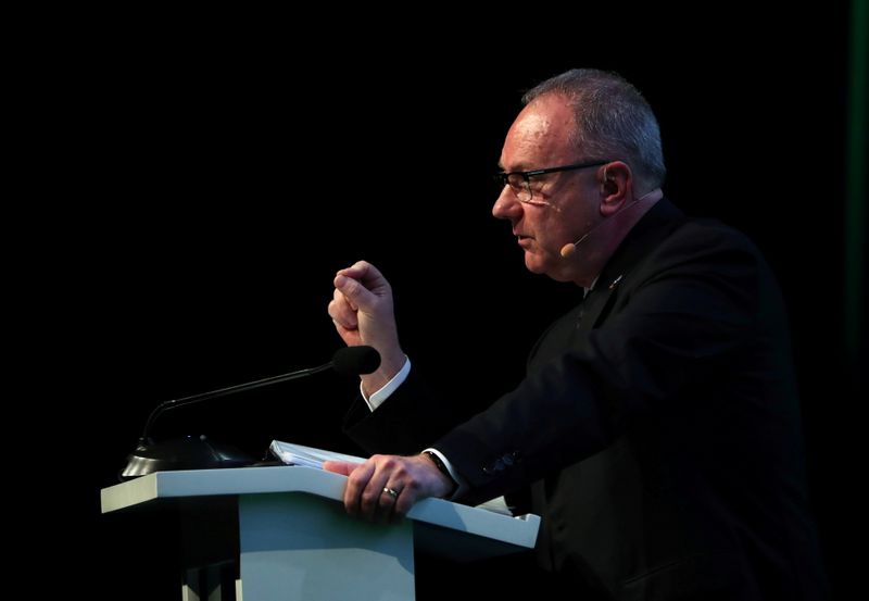 &copy; Reuters. FILE PHOTO: Anglo American CEO Mark Cutifani speaks at the 2020 Investing in African Mining Indaba conference in Cape Town, South Africa, February 3, 2020. REUTERS/Mike Hutchings