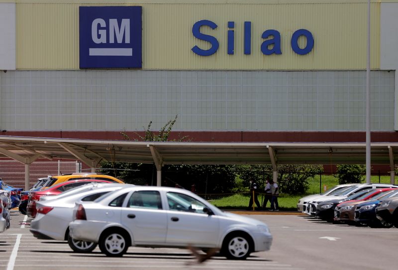 &copy; Reuters. FILE PHOTO: The General Motors plant is seen in Silao, Mexico, August 17, 2021.  REUTERS/Sergio Maldonado/File Photo