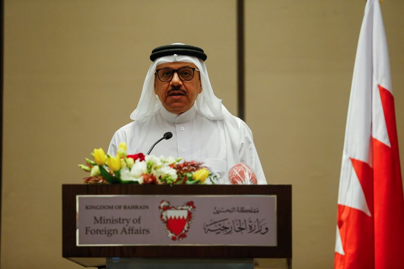 &copy; Reuters. وزير خارجية البحرين عبد اللطيف الزياني بصورة من أرشيف رويترز.
 