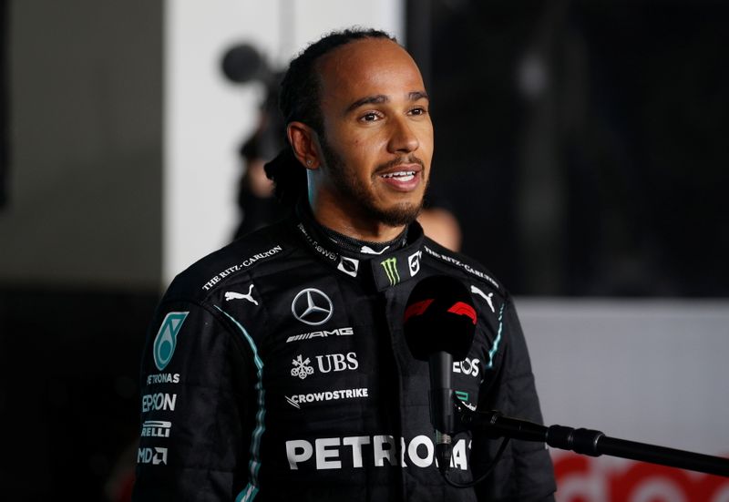 &copy; Reuters. لويس هاميلتون سائق فريق مرسيدس بعد السباق التمهيدي لجائزة قطر الكبرى لفورمولا 1 للسيارات يوم السبت. رويترز