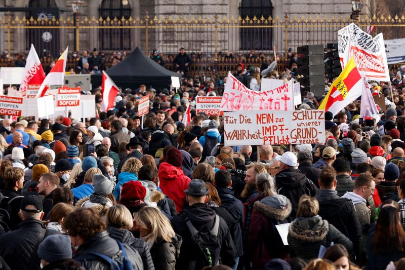 &copy; Reuters. Protesto contra medidas de combate à Covid-19, em Viena
20/11/2021
REUTERS/Leonhard Foeger