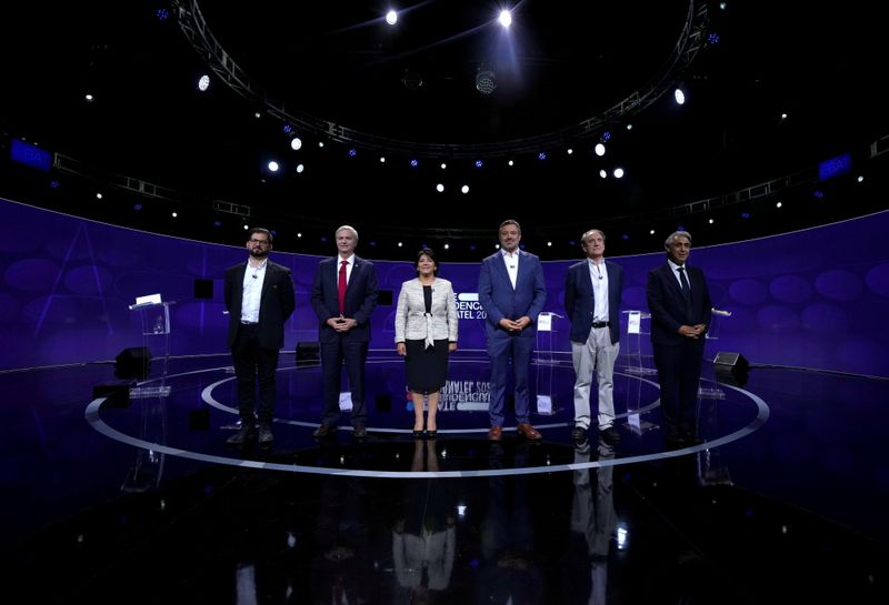 &copy; Reuters. FILE PHOTO: From L-R: Chilean Presidential candidates Gabriel Boric from left-wing 'Apruebo Dignidad' (I Approve Dignity) coalition, Jose Antonio Kast from far-right Republican Party, Yasna Provoste from center left-wing 'Nuevo Pacto Social' (New Social P