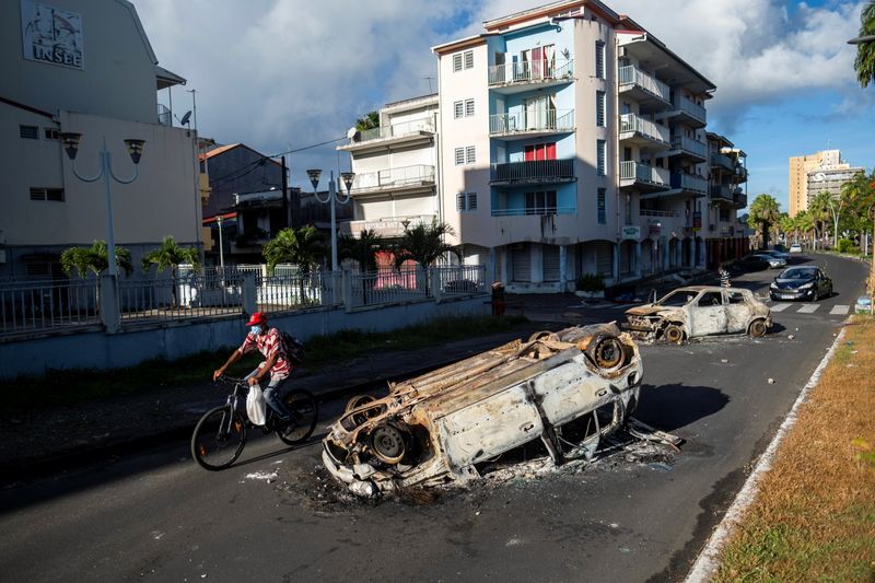 France to send police special forces to violence-hit Guadeloupe