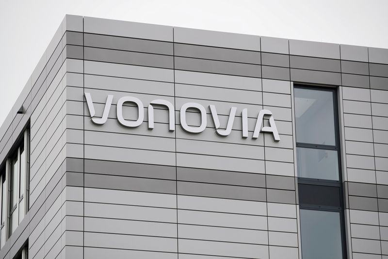 &copy; Reuters. FILE PHOTO: The new headquarters of German real estate company Vonovia is pictured in Bochum, Germany, April 24, 2018. REUTERS/Wolfgang Rattay