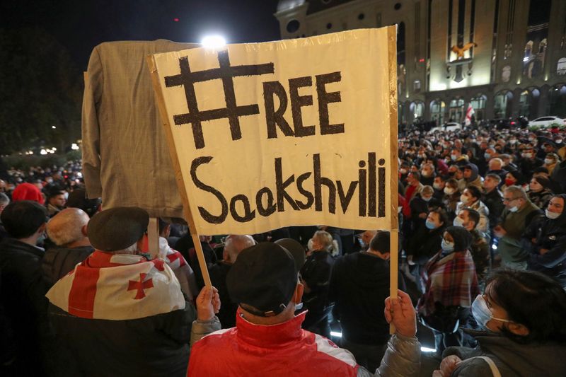 &copy; Reuters. Georgian opposition supporters hold a rally in support of jailed ex-president Mikheil Saakashvili in Tbilisi, Georgia November 9, 2021. REUTERS/Irakli Gedenidze