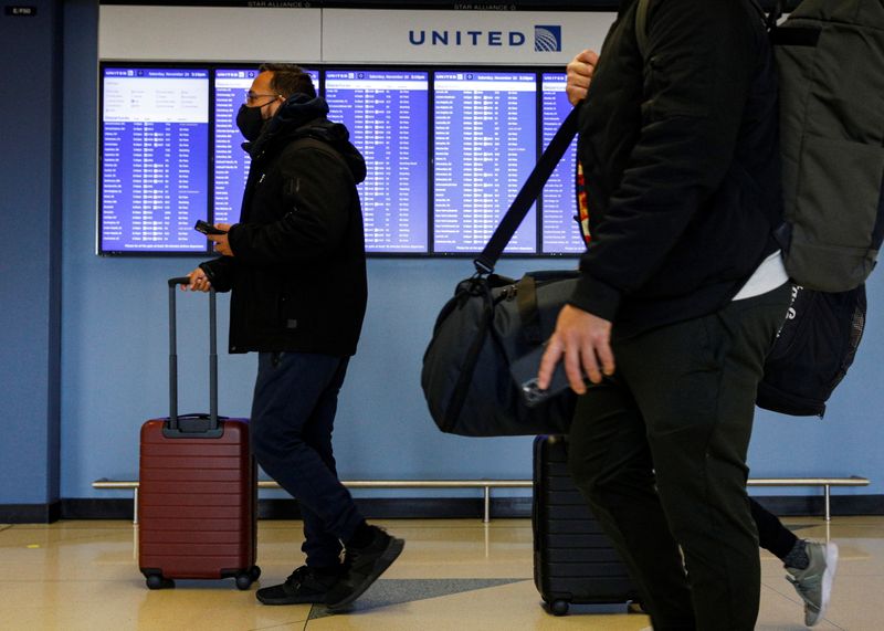 U.S. airlines, airports brace for busy Thanksgiving travel week