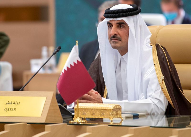 © Reuters. أمير قطر الشيخ تميم بن حمد آل ثاني خلال قمة الشرق الأوسط الأخضر في الرياض في 25 أكتوبر تشرين الأول 2021. صورة لرويترز من مكتب المبادرة الخضراء السعودي (يحظر إعادة البيع أو الوضع في أرشيف)
