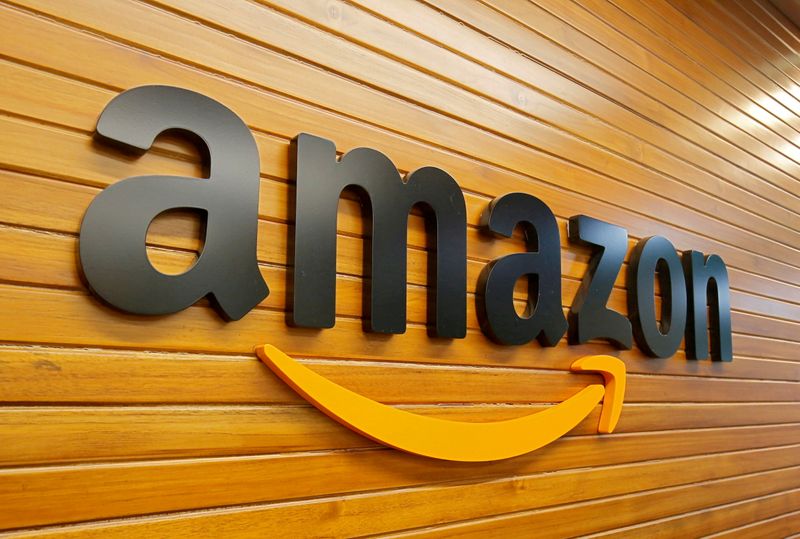 &copy; Reuters. FOTO DE ARCHIVO. El logo de Amazon en su sede en Bangalore, India. 20 de abril de 2018. REUTERS/Abhishek N. Chinnappa