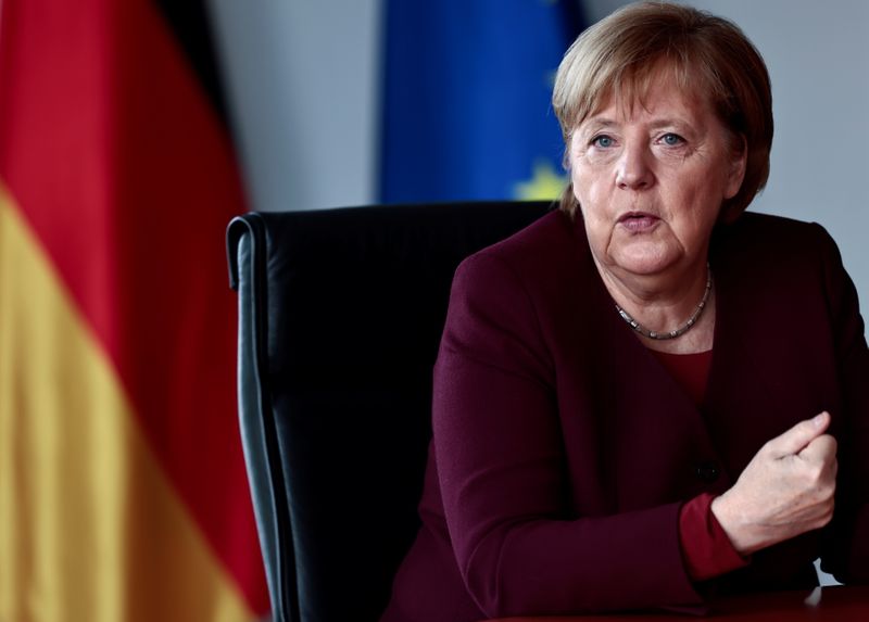 &copy; Reuters. La cancelliera tedesca Angela Merkel durante un'intervista con Reuters a Berlino. REUTERS/Hannibal Hanschke
