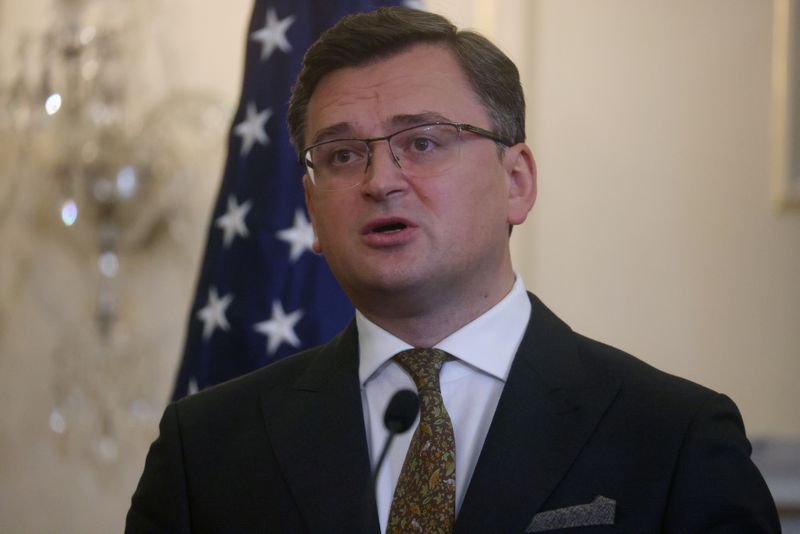 © Reuters. Ukraine's Foreign Minister Dmytro Kuleba speaks during a joint news conference with U.S. Secretary of State Antony Blinken (not pictured) following the U.S.-Ukraine Strategic Dialogue talks at the State Department in Washington, U.S., November 10, 2021. REUTERS/Leah Millis/Pool