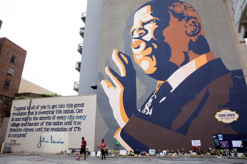&copy; Reuters. FILE PHOTO: Mourners view a makeshift memorial to the passing of the late Rep. John Lewis, a pioneer of the civil rights movement and long-time member of the U.S. House of Representatives, under his mural in Atlanta, Georgia, U.S. July 18, 2020. REUTERS/D