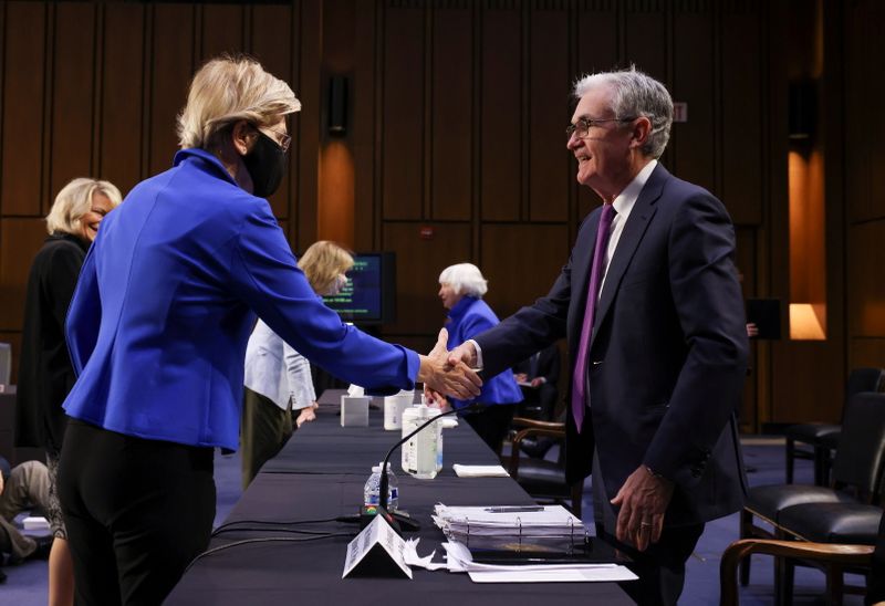 &copy; Reuters. FILE PHOTO: Sen. Elizabeth Warren (D-MA) greets Federal Reserve Chairman Jerome Powell during a Senate Banking, Housing and Urban Affairs Committee hearing on the CARES Act, at the Hart Senate Office Building in Washington, DC, U.S., September 28, 2021. K