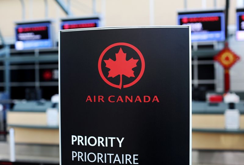 &copy; Reuters. FILE PHOTO: Air Canada signage is pictured at Vancouver's international airport in Richmond, British Columbia, Canada, February 5, 2019.  REUTERS/Ben Nelms