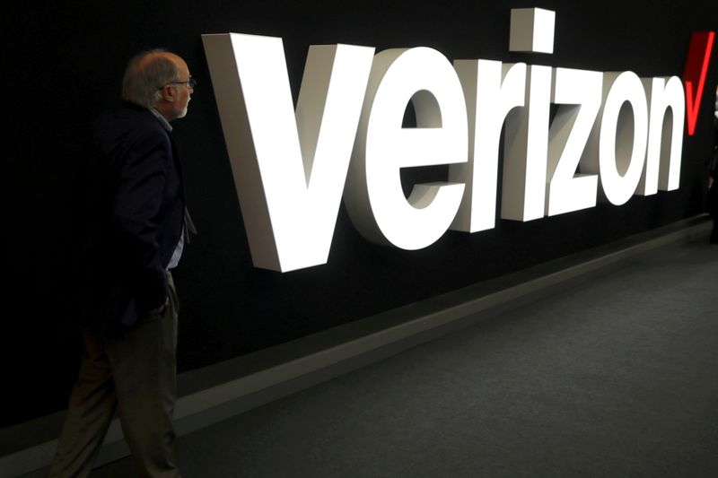 U.S. FCC approves Verizon acquisition of TracFone Wireless