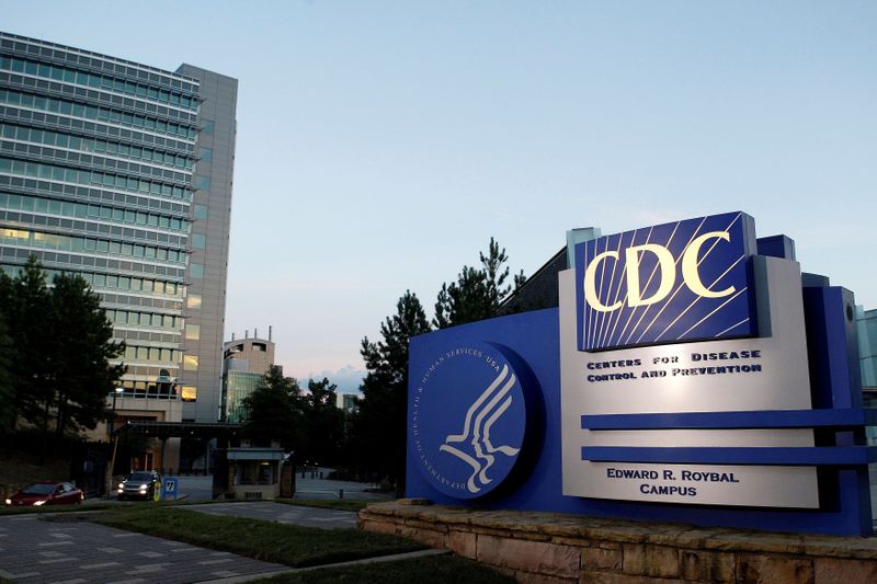 &copy; Reuters. 米疾病対策センター（ＣＤＣ）は２２日、新型コロナウイルス感染が再拡大しているとして、ドイツとデンマークに対する渡航警戒レベルを４「非常に高い」に引き上げ、渡航回避を勧告し