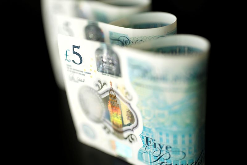 &copy; Reuters. FILE PHOTO: British five pound banknotes are seen in this picture illustration taken November 14, 2017. REUTERS/ Benoit Tessier/Illustration
