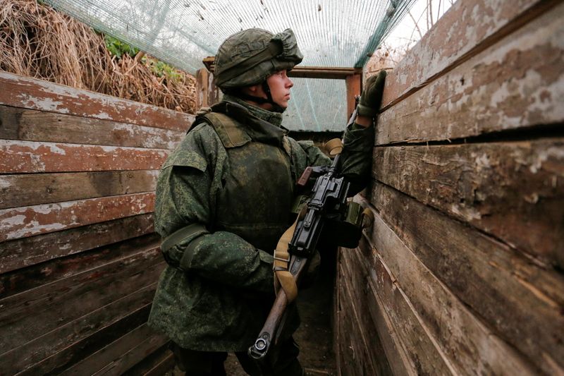 &copy; Reuters. Des forces contrôlées par la Russie dans la région du Donbass, dans l'est de l'Ukraine, se préparent au combat et ont effectué des exercices militaires à grande échelle, a déclaré mardi la direction du renseignement du ministère ukrainien de la 