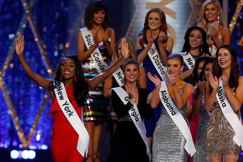 © Reuters. Miss New York Nia Imani Franklin celebra su paso a la siguiente ronda en el concurso Miss America 2019, Atlantic City, EEUU, 9 septiembre 2018.
REUTERS/Carlo Allegri