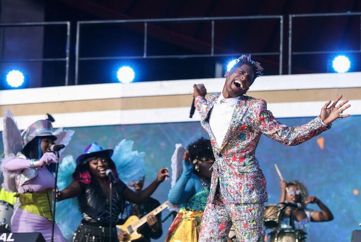 &copy; Reuters. Jon Batiste se apresenta no Central Park em Nova York, EUA
25/09/2021 REUTERS/Caitlin Ochs