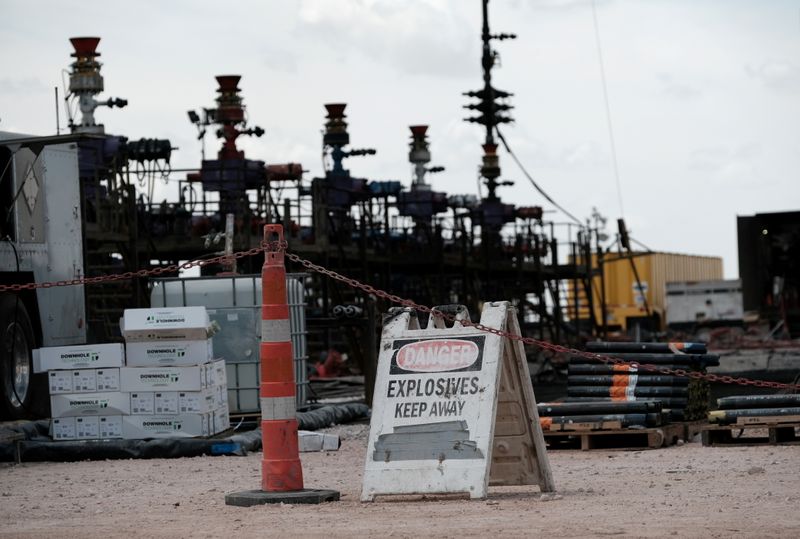 &copy; Reuters. FILE PHOTO: Chevron fracking site near Midland, Texas, U.S. August 22, 2019.  REUTERS/Jessica Lutz