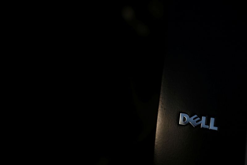 &copy; Reuters. FILE PHOTO: The logo of a Dell laptop computer is pictured in Pasadena, California July 17, 2013. REUTERS/Mario Anzuoni