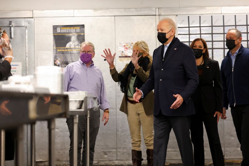 &copy; Reuters. U.S President Joe Biden and first lady Jill Biden, Vice President Kamala Harris and the second gentleman Doug Emhoff, arrive to participate in a holiday service project at DC Central Kitchen in Washington, D.C., U.S. November 23, 2021. REUTERS/Evelyn Hock