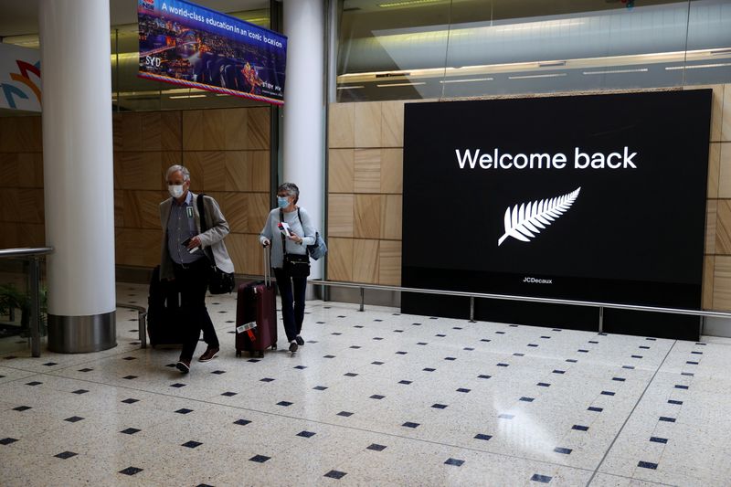 © Reuters. La Nouvelle-Zélande maintiendra ses frontières fermées à la plupart des voyageurs internationaux pendant encore cinq mois, a déclaré mercredi le gouvernement, soulignant qu'un assouplissement progressif des restrictions frontalières serait mis en place. /Photo prise le 16 octobre 2021/REUTERS/Loren Elliott