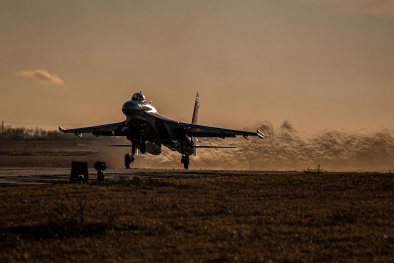 © Reuters. A Ukrainian Air Force fighter jet takes off during a drill in Mykolaiv region in southern Ukraine November 23, 2021. Air Force Command of Ukrainian Armed Forces/Handout via REUTERS  