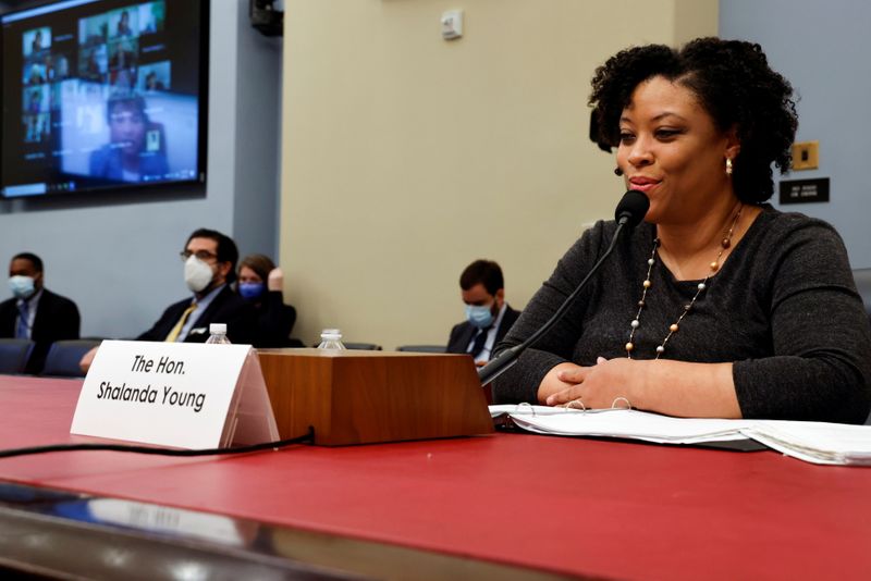 © Reuters. FILE PHOTO: White House Office of Management and Budget (OMB) acting director Shalanda Young testifies on President Biden's 2022 budget during a hearing of the House Budget Committee on Capitol Hill in Washington, U.S. June 9, 2021.  REUTERS/Jonathan Ernst/File Photo