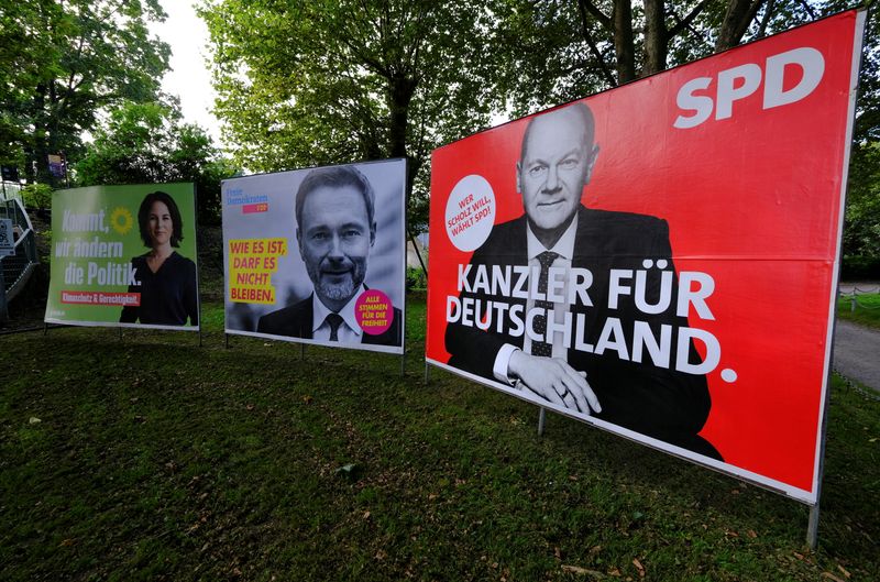 &copy; Reuters. FILE PHOTO: Election posters of Social Democratic party (SPD) candidate for Chancellor Olaf Scholz, Christian Lindner of the liberal Free Democratic party FDP and the Greens party co-leader Annalena Baerbock are pictured in a park of Bad Honnef, south of 