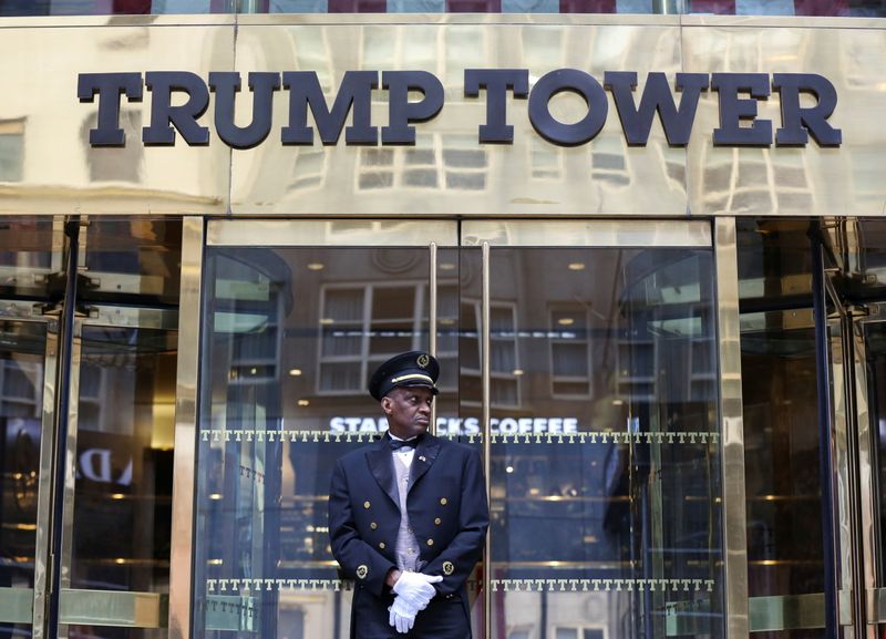 © Reuters. FILE PHOTO: Trump Tower on 5th Avenue in the Manhattan borough of New York City, New York, U.S., April 18, 2019. REUTERS/Caitlin Ochs