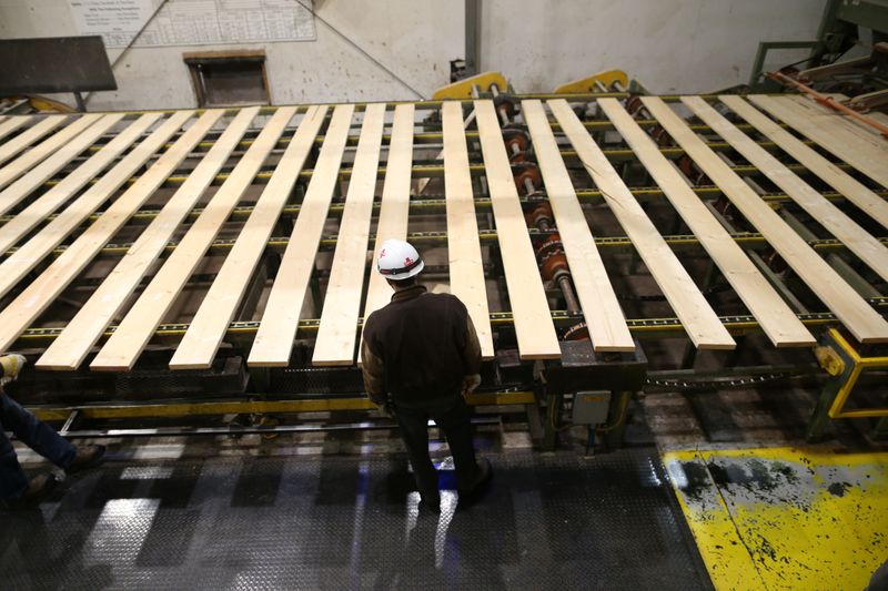 &copy; Reuters. FILE PHOTO: A worker inspects lumber on a conveyor belt at West Fraser Pacific Inland Resources sawmill in Smithers, British Columbia, Canada February 4, 2020. REUTERS/Jesse Winter