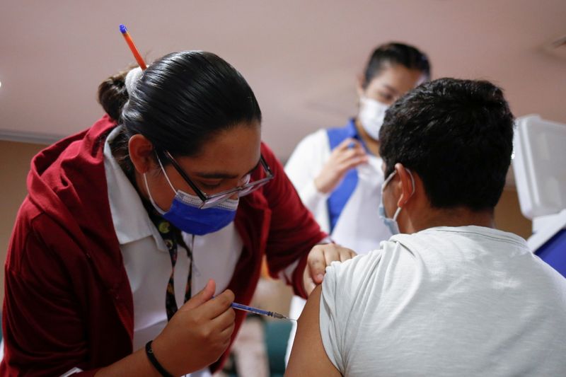 &copy; Reuters. ロイターの集計によると、新型コロナウイルスの感染者は世界全体で２億５８９１万人を超え、死者は５４２万７９５３人となった。写真はメキシコのシウダー・フアレスで１０月撮影（２