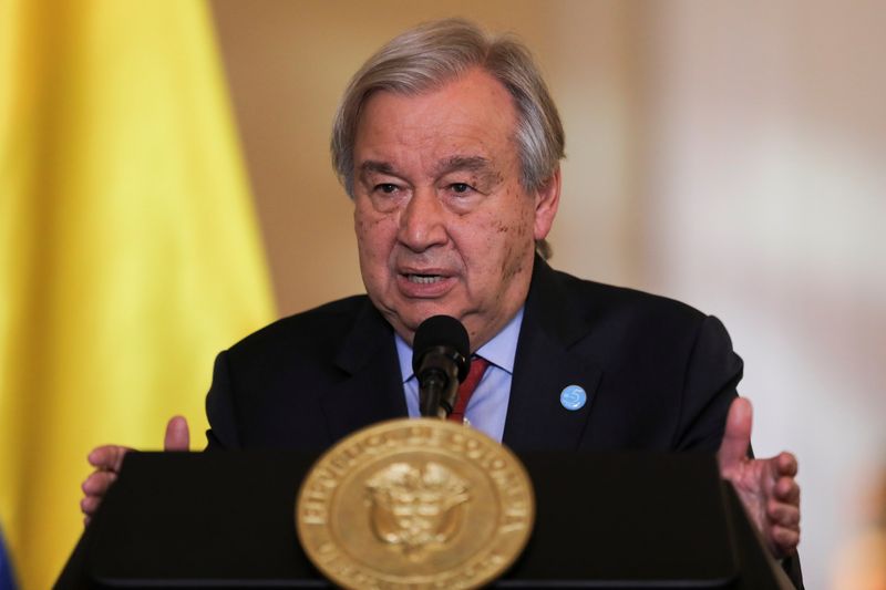 &copy; Reuters. El secretario general de la ONU, António Guterres, se dirige a los medios de comunicación al final de su visita para conmemorar los cinco años de la firma de un acuerdo de paz entre los rebeldes de las FARC y el Gobierno colombiano en Bogotá, Colombia