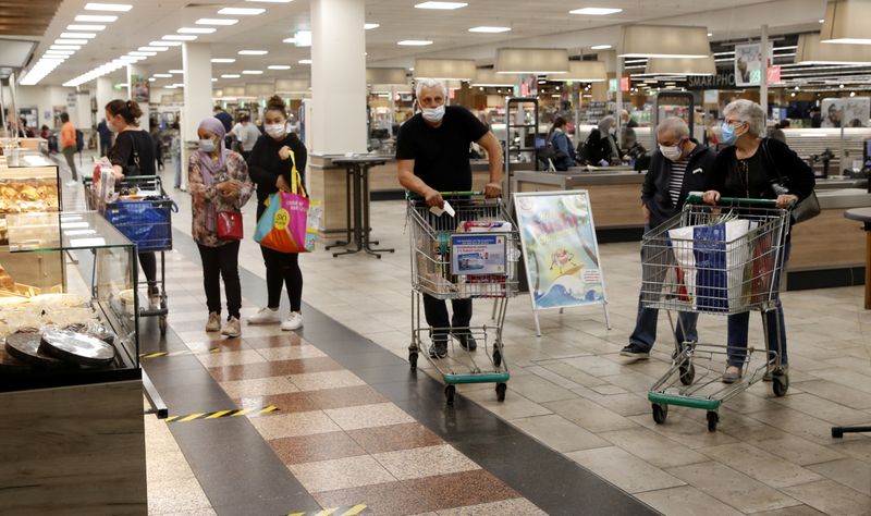 &copy; Reuters. FILE PHOTO: People are seen in a supermarket after the re-opening of the borders, amid the coronavirus disease (COVID-19) outbreak, at the Rhein Center shopping mall in Weil am Rhein, Germany June 15, 2020.     REUTERS/Arnd Wiegmann