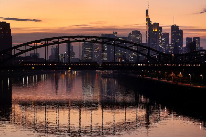 &copy; Reuters. FILE PHOTO: A commuter train passes by the skyline of the financial district in Frankfurt, Germany, October 25, 2021.  REUTERS/Kai Pfaffenbach