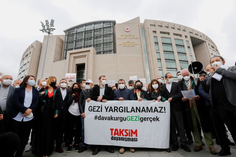 &copy; Reuters. FILE PHOTO: Lawyers and opposition lawmakers gather in front of the Justice Palace, the Caglayan Courthouse, as a Turkish court began the re-trial of philanthropist Osman Kavala and 15 others over their role in nationwide protests in 2013, in Istanbul, Tu
