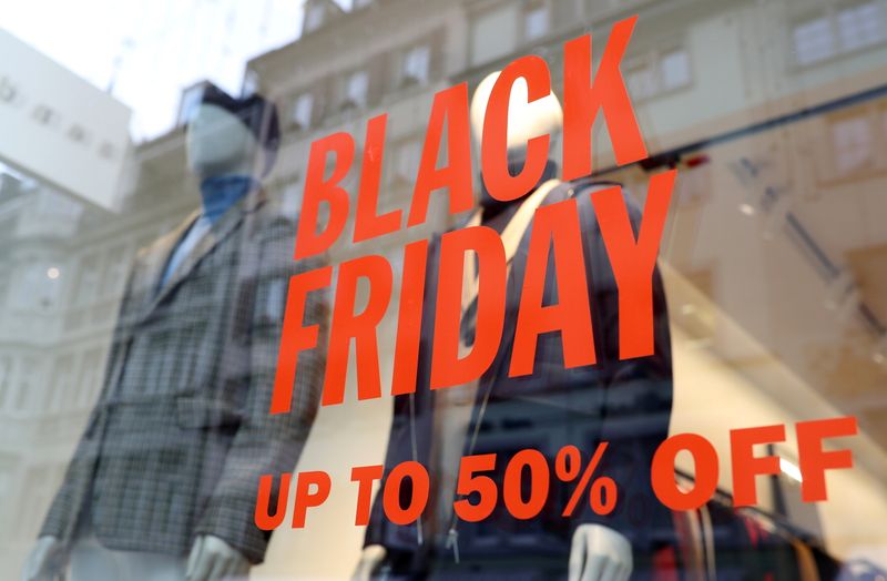 &copy; Reuters. FILE PHOTO: Special discount on Black Friday sales is offered at a fashion store, as the spread of the coronavirus disease (COVID-19) continues, in Zurich, Switzerland November 27, 2020.  REUTERS/Arnd Wiegmann/File Photo