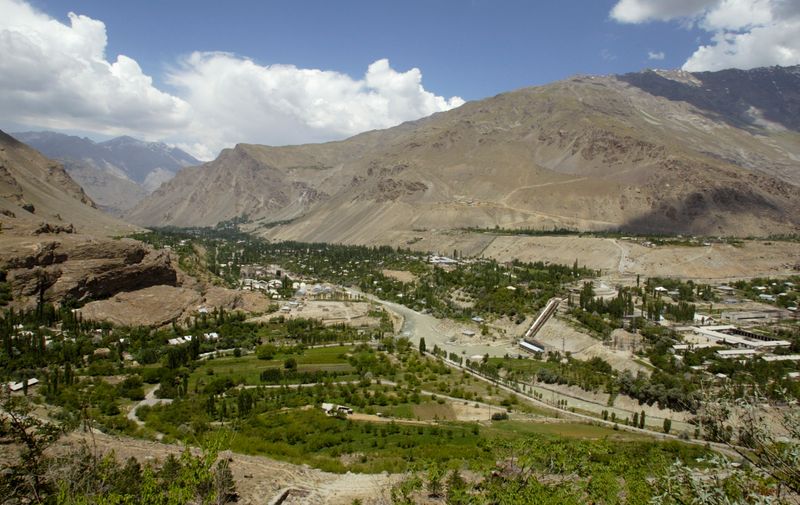 &copy; Reuters. A general view shows the town of Khorog, July 7, 2004. Khorog is the capital of the autonomous region of Gorno-Badakhshan near the Pamir mountains. REUTERS/Shamil Zhumatov/Files