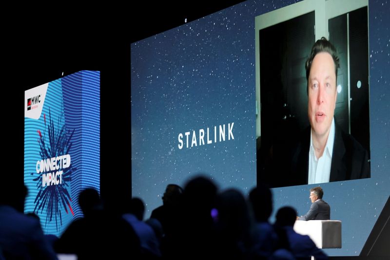 &copy; Reuters. FILE PHOTO: SpaceX founder and Tesla CEO Elon Musk speaks on a screen during the Mobile World Congress (MWC) in Barcelona, Spain, June 29, 2021. REUTERS/Nacho Doce/File Photo