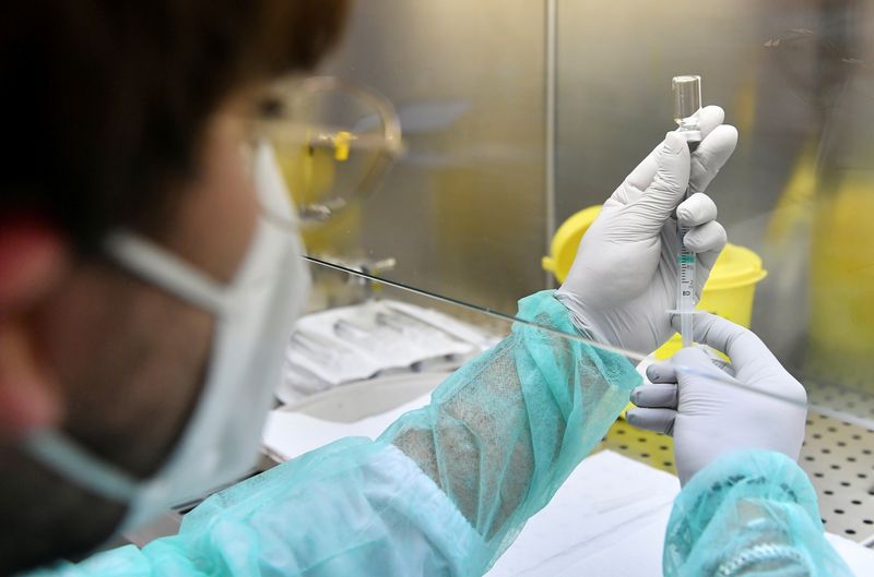&copy; Reuters. Un cas suspect de contamination par le nouveau variant Omicron du coronavirus a été détecté en Italie, a déclaré samedi l'Institut national de santé (ISS). /Photo prise le 1er avril 2021/REUTERS/Jennifer Lorenzini